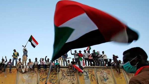 المجلس العسكري يحرر نشاط النقابات الموالية للبشير