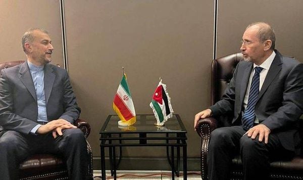 الصفدي وعبد اللهيان يبحثان العلاقات الثنائية والتطورات الإقليمية
