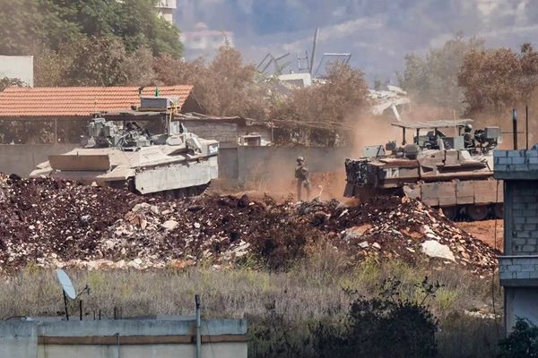 الوكالة الوطنية للإعلام: توغل مدرعتين إسرائيليتين ترافقهما جرافات باتجاه مجرى النهر في زوطر الغربية وسط عمليات تمشيط في المنطقة.