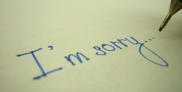 كلمة sorry 'آسف' لا تعني الاعتذار ...لماذا يقولها البريطانيون؟!