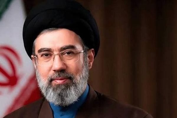 المرشد الأعلى الإيراني لقائد القوة الجوفضائية في حرس الثورة: فيما يتعلق بسلسلة الإمداد، ينبغي مواصلة الجهود وإحالة تقاريرها إليّ بصورة منتظمة