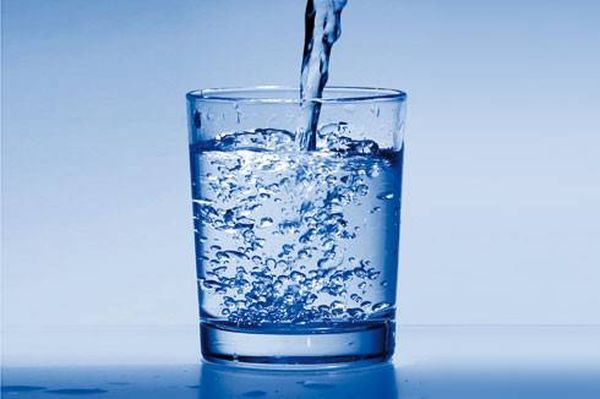 للماء البارد 5 فوائد.. ولكن إنتبهوا لأضراره الكثيرة أيضاً!