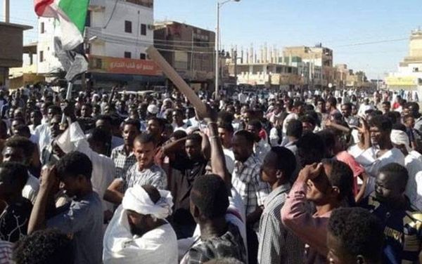 المعارضة السودانية تدرس المطالبة برحيل المجلس العسكري