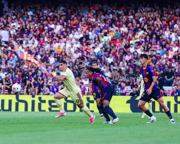 برشلونة يتوج بلقب كأس خوان غامبر