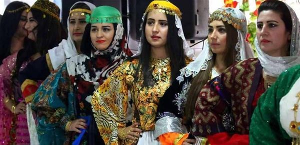 غالبيتهن أرامل ومطلقات.. قرية للنساء فقط في بلد عربي!