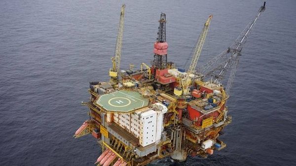 إخلاء منصة نفط بحرية نرويجية بعد اصطدام سفينة بها