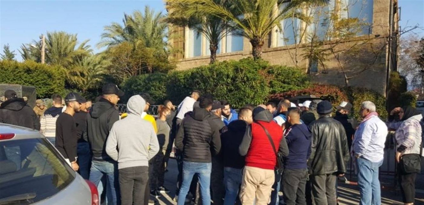 وقفة اعتصامية امام منزل الرئيس ميقاتي في طرابلس