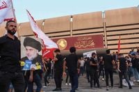 التنسيقي» يحاول «تحدي الصدر» بجلسة نيابية
الصدر يرفض عودة نوابه للبرلمان... وحكومة توافقية