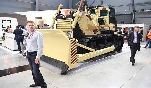 بولدوزر مدرع في خدمة الجيش الروسي