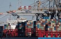 كيف ستتأثر الأسواق بشكوك القضاة شرعية
الرسوم الجمركية التي يفرضها ترامب؟