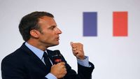ماكرون يرغب في بناء علاقات استراتيجية مع روسيا