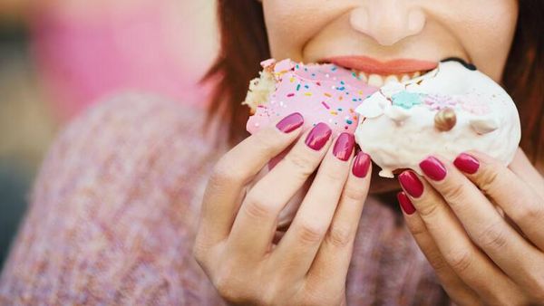 4 أطعمة تسبب التهابات تضر حمضنا النووي وتزيد من خطر الإصابة بأمراض عدة