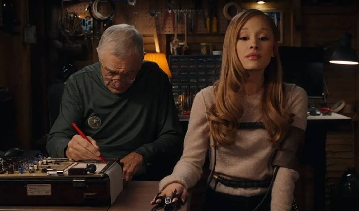 مواجهة كوميدية مرتقبة بين أريانا غراندي وروبرت دي نيرو في فيلم "Focker In-Law"