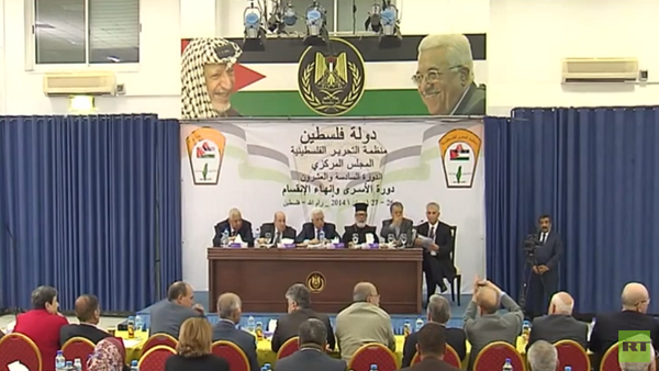 منظمة التحرير الفلسطينية: إسرائيل تجر العالم لحرب دينية
عباس يتعهد بوقف العمل باتفاقية أوسلو