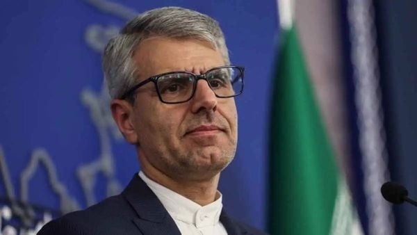 إيران تعلن تقدماً في مفاوضاتها مع عُمان بشأن الملاحة في مضيق هرمز