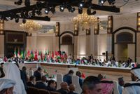 عون في القمة الطارئة: تضامن مع قطر ودعوة لوحدة الموقف العربي
ملف تسليم السلاح الفلسطيني يدخل المنعطف الأصعب مع رفض حماس
«رسالة الثنائي»: لا خطوط مواجهة بين اللبنانيين... المواجهة فقط مع «إسرائيل»