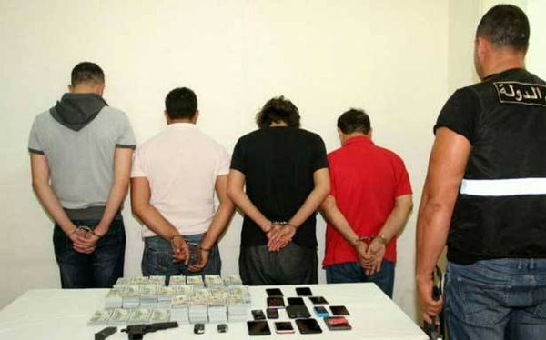 شبكة «المليون دولار» المزورة: موظف عسكري... وابن شخصية