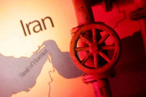 وول ستريت جورنال: شحنات النفط عبر مضيق هرمز والطرق البديلة بلغت نحو 80% من تدفقاتها قبل الحرب