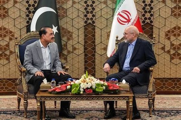 ‏قائد الجيش الباكستاني خلال لقائه قاليباف: الالتزامات في مذكرة التفاهم واضحة ويجب تنفيذها وباكستان ستواصل جهود إحياء الاستقرار