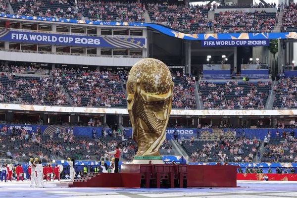أربعة أبطال في معركة تاريخية على عرش المونديال