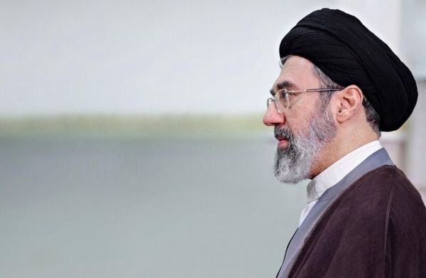 خامنئي: إيران باتت قوة عظمى وعهود التبعية ولّت بلا رجعة