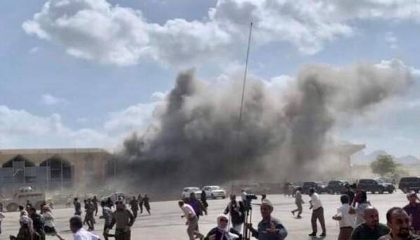 حكومة هادي تتّهم الحوثيين بتنفيذ الهجوم على مطار عدن