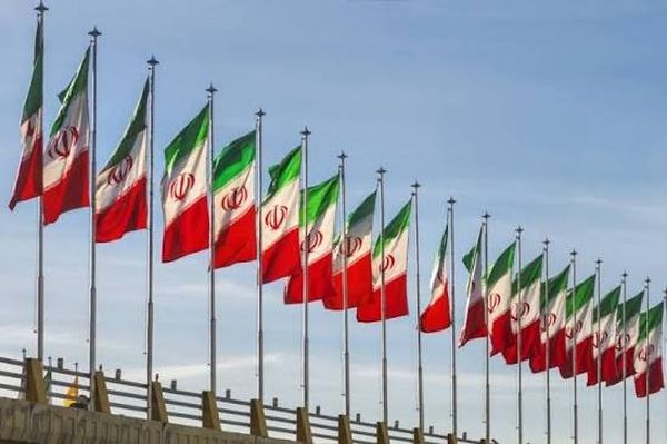 إيران: هرمز مغلق.. والجيش ينتقل من الدفاع إلى الهجوم