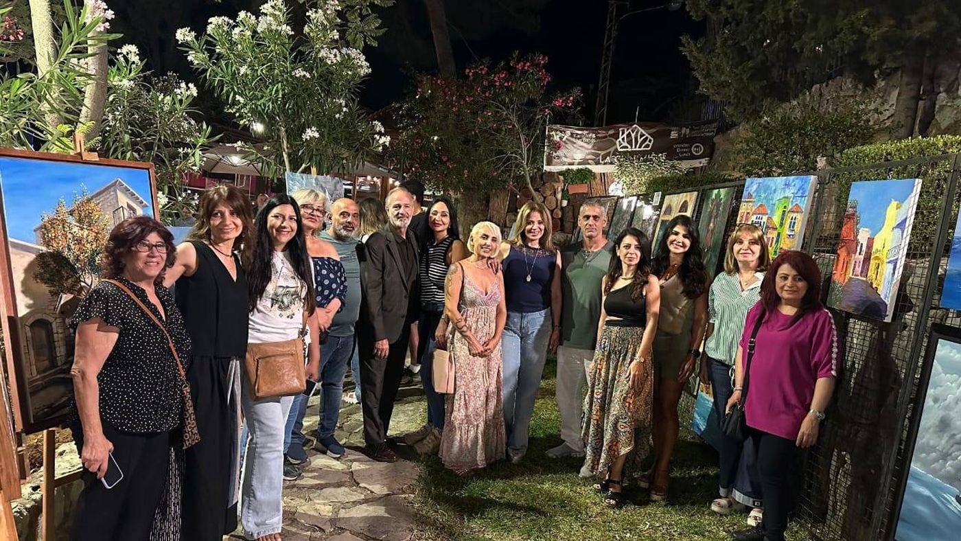بلدية بلونة تقيم معرض فني حاشد