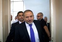 ليبرمان للـ"اسرائيليين": استعدوا للحرب وجهزوا الملاجئ