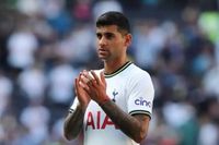 متفرقات كروية... صخرة أرجنتينية تشعل الصراع بين برشلونة وريال مدريد