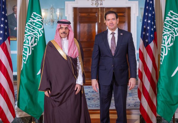 الخارجية السعودية: وزير الخارجية ونظيره الأميركي بحثا التطورات الأمنية والسياسية بالمنطقة والأوضاع باليمن