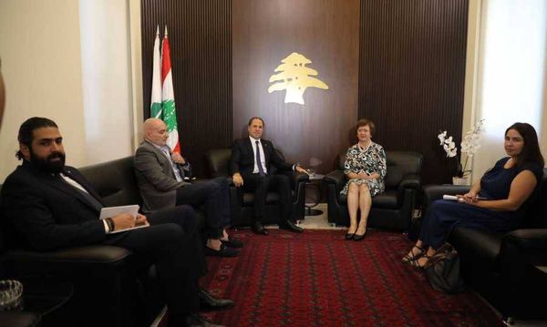 الجميل يلتقي فرونتسكا: على الفريق الآخر الخروج من منطق الفرض وملاقاة مساعي المعارضة للحلول