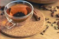فوائد محتملة ومخاطر الإفراط في شرب ماء القرنفل