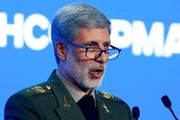 قائد الجيش الإيراني: على الجميع الاستعداد لتوجيه ضربات قوية للعدو
