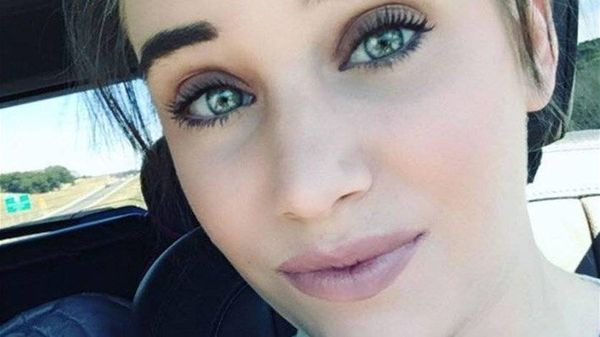 قتلت ابنتيها بدمٍ بارد كي تسهر مع رفاقها... 15 ساعة داخل السيارة تحت أشعة الشمس الحارقة!