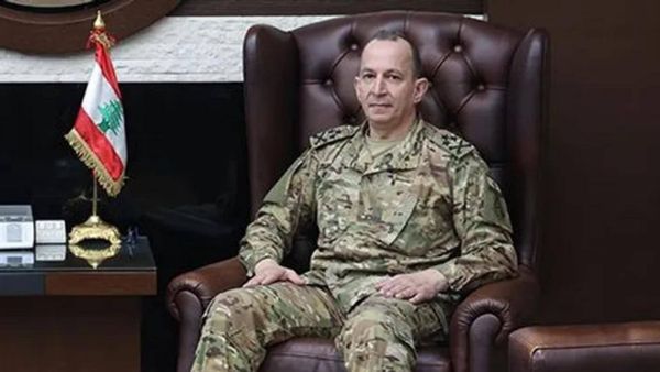 قائد الجيش شكر 
كلّ مَن واساه بوفاة والدة زوجته