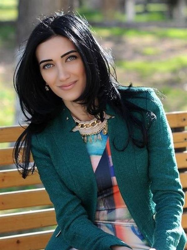 بالصور.. أجمل وزيرة في العالم تشعل مواقع التواصل