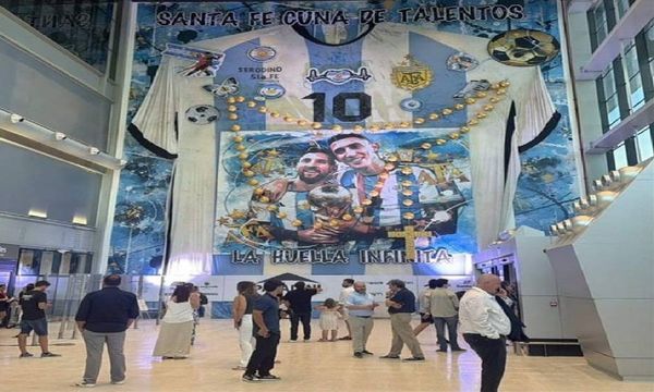 روزاريو تحتفل بالنجمين ميسي ودي ماريا