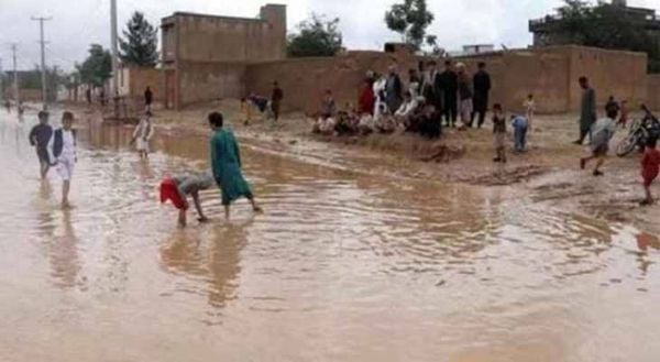 وفاة 31 شخصاً وفقدان 100 آخرين في فيضانات بولاية بروان شمال كابل