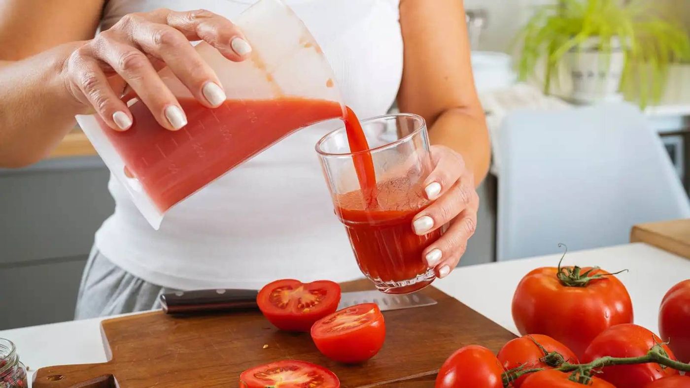 دراسة يابانية: شرب عصير الطماطم يوميًا يحسن صحة القلب