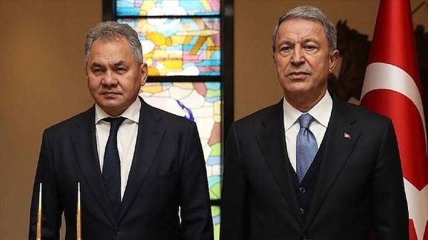 اتصال هاتفي طارئ بين وزيري الدفاع التركي والروسي بشأن إدلب