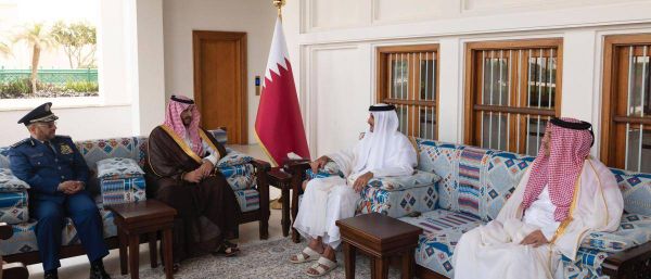 أمير قطر يستقبل وزير الدفاع السعودي