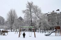 الثلوج تعطل حركة النقل والسفر في بريطانيا وفرنسا وهولندا