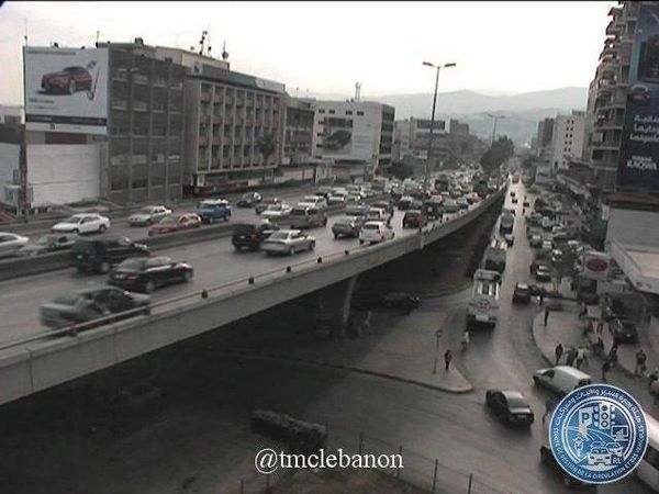 حركة المرور كثيفة من الدورة باتجاه الكرنتينا وصولاً الى الصيفي
