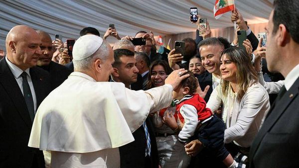 صور معبّرة من اليوم الأول لزيارة البابا