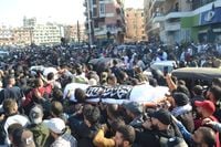 تشييع شهداء طرابلس في الغارة الإسرائيليّة في الجنوب ..
الجيش يلاحق مُطلقي الرصاص .. وأكثر من 12 إصابة جراء الرصاص العشوائي ...