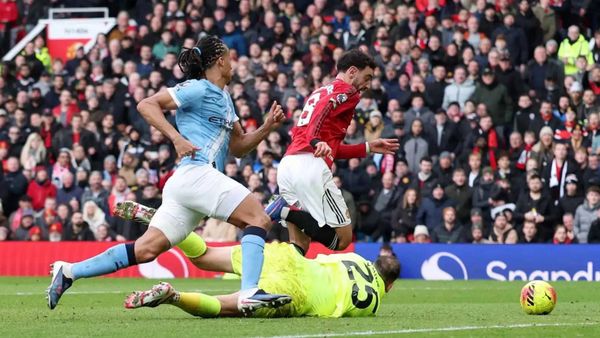 مانشستر يونايتد يصعق السيتي ويقدم هدية لأرسنال