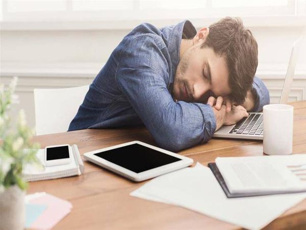 نعم تحتاج إلى "قيلولة".. لكن ما المدة المثالية وأفضل الأوقات؟
