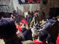 ـإنقاذ مواطنة وابنها من تحت الأنقاض في القبة – طرابلس