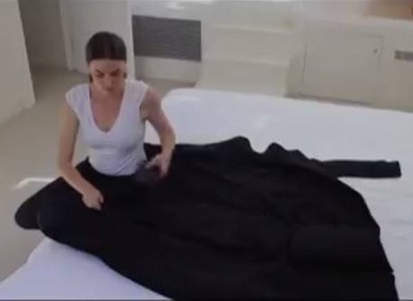بالفيديو: أول معطف بديل لحقائب السفر.. لن تصدّق كم يتسع!